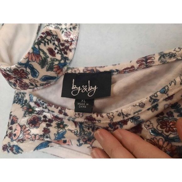 By & By XL Velvet Collared Tank Top Paisley - Picture 4 of 6